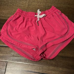 PINK LULULEMON SHORTS 2.5 INCH
